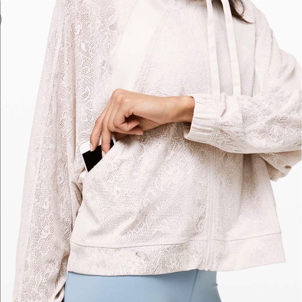 Lululemon In Depth Jacket Lace size 8 light chrome